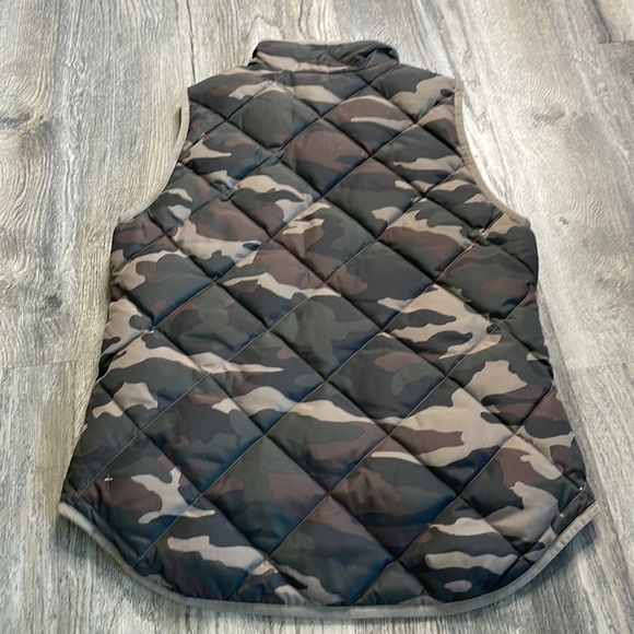 J. Crew Factory Quilted Puffer Vest, Camo Pattern, Down Blend Fill, sz XS - Picture 9 of 11